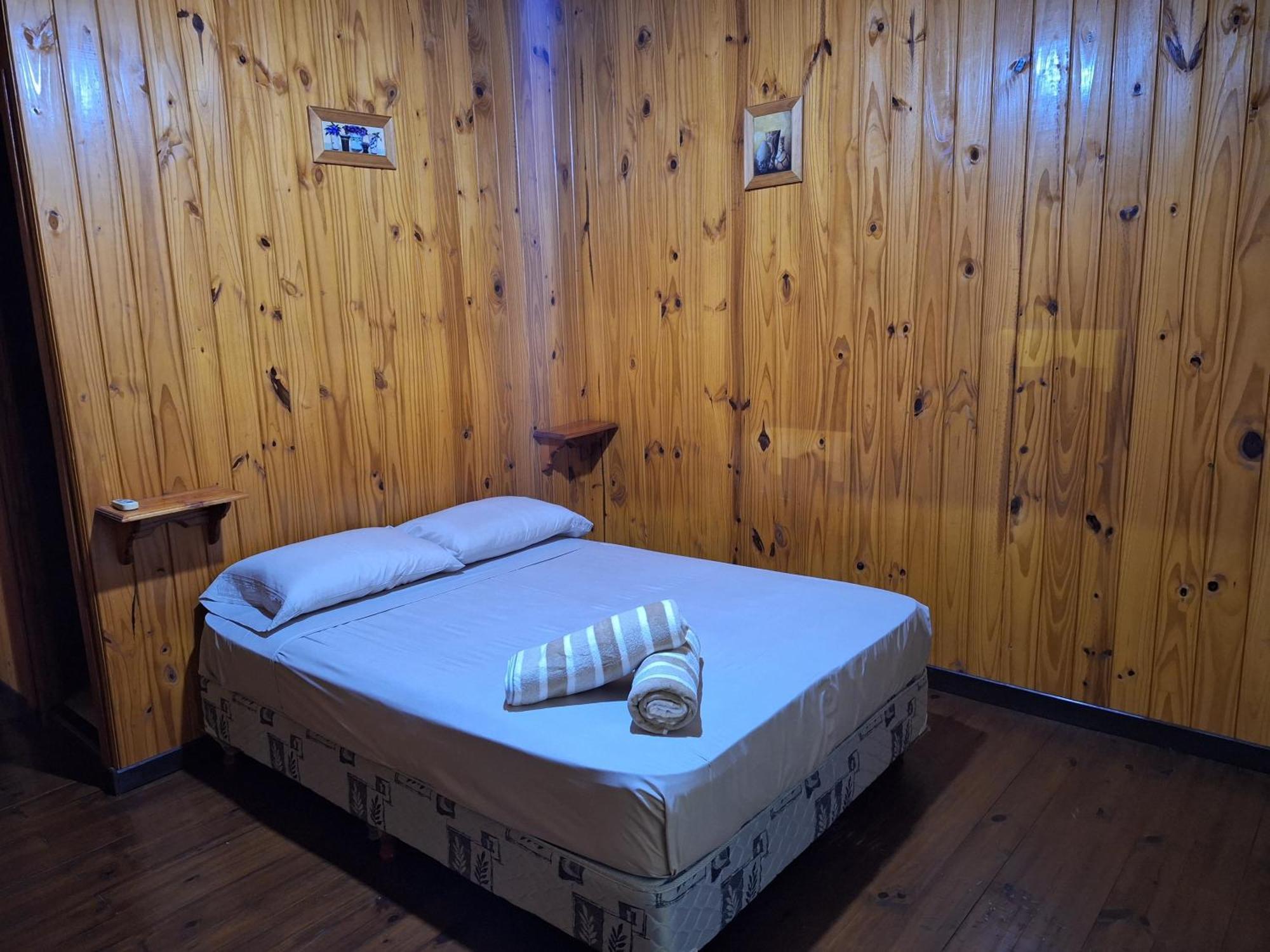 Hotel La Casona Puerto Iguazú Habitación foto
